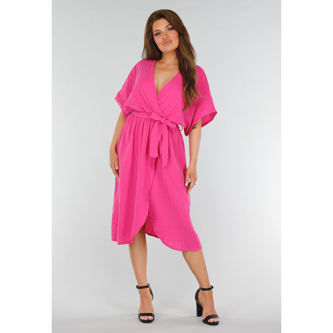 Fuchsiafarbenes Midikleid mit V-Ausschnitt, Schleifengürtel und Overslag
