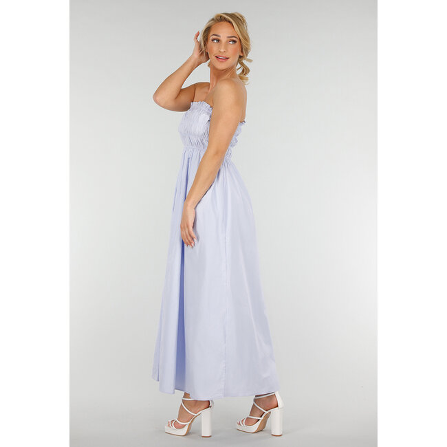 Trägerloses hellblaues Maxikleid mit gerafftem Oberteil