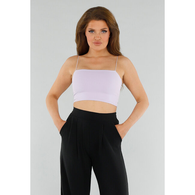 Fliederfarbenes Cropped Top mit Spaghetti-Trägern und doppelter Lage