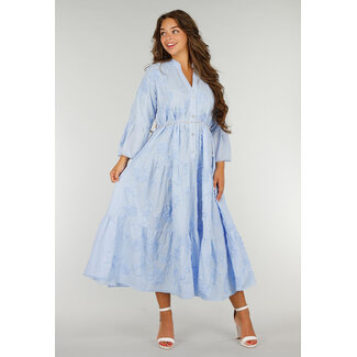 Hellblaues Maxikleid mit Stickerei