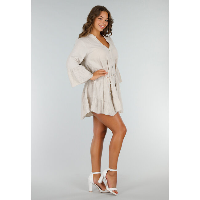 Beigefarbenes Baumwollkleid in Leinenoptik mit A-Linie, Rüschen und Knopfverschluss