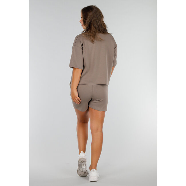 Taupefarbenes Stretch-Set mit übergroßem Shirt und elastischer Short
