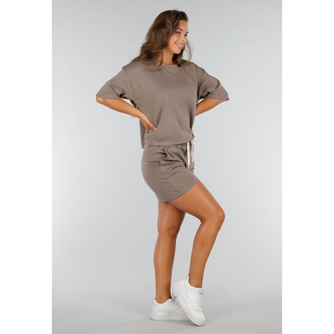 Taupefarbenes Stretch-Set mit übergroßem Shirt und elastischer Short