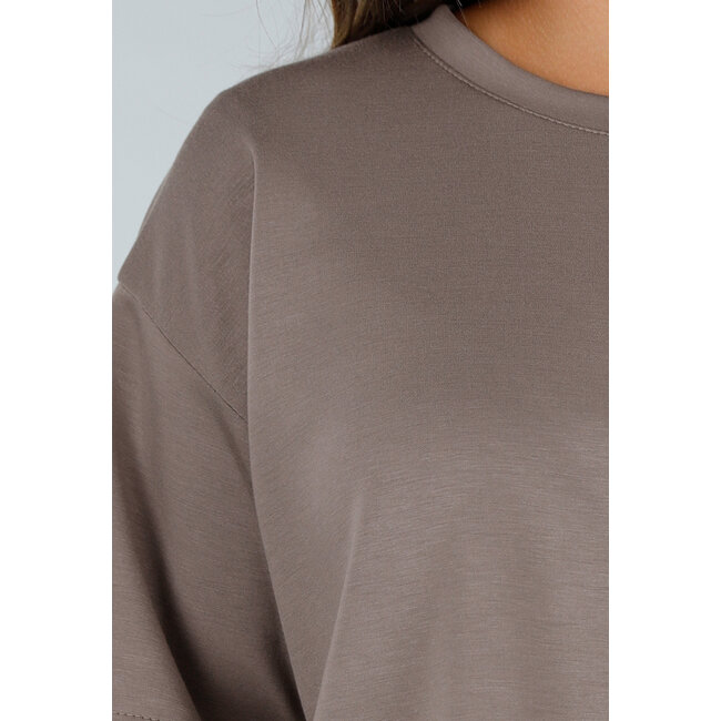Taupefarbenes Stretch-Set mit übergroßem Shirt und elastischer Short