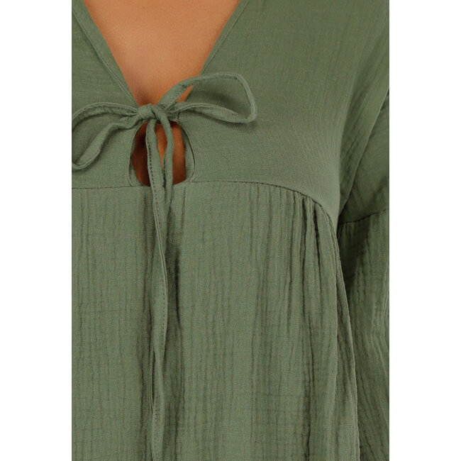 Luftiges khakifarbenes Kleid mit V-Ausschnitt, Schleifendetail und Leinenoptik
