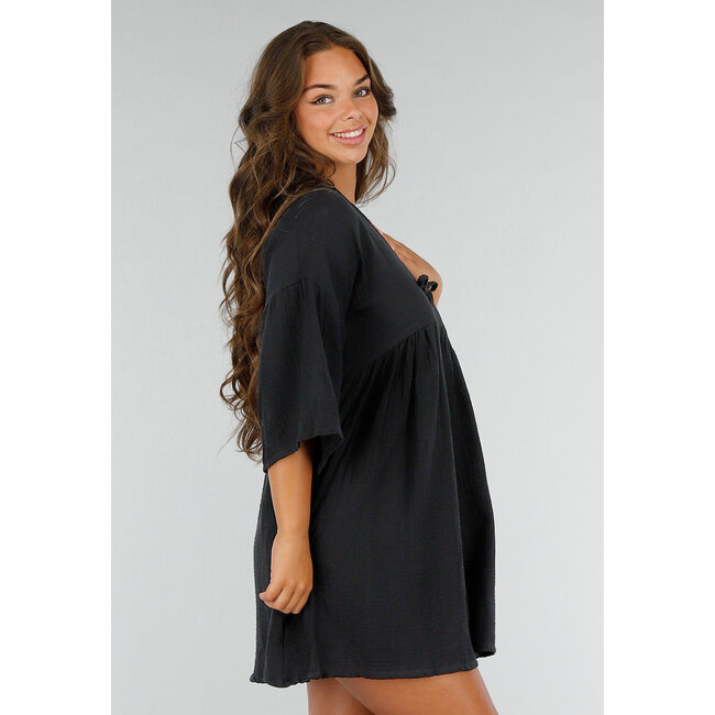 Schwarzes Musselin-Kleid mit V-Ausschnitt, Schleifendetail und Leinenoptik