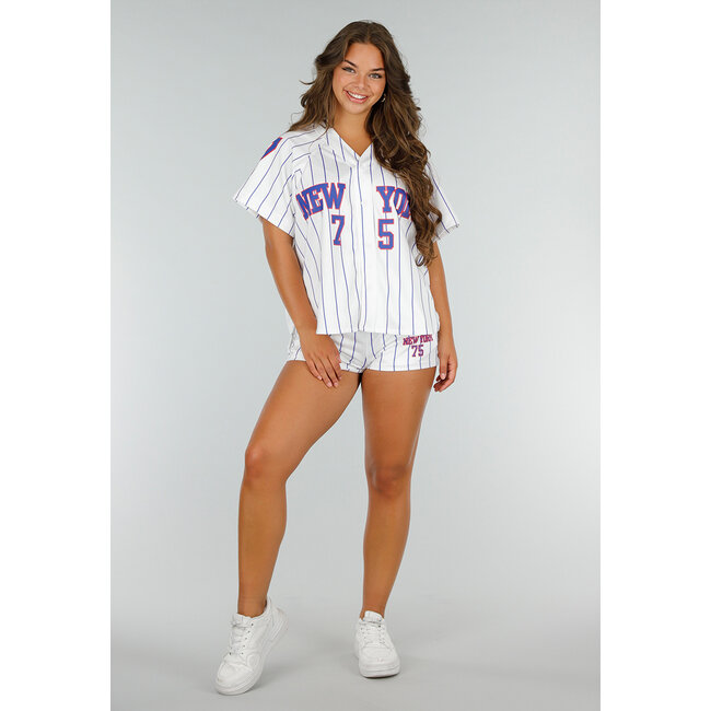 Weißes gestreiftes Stretch-Set mit Sportaufdruck und Knopfverschluss