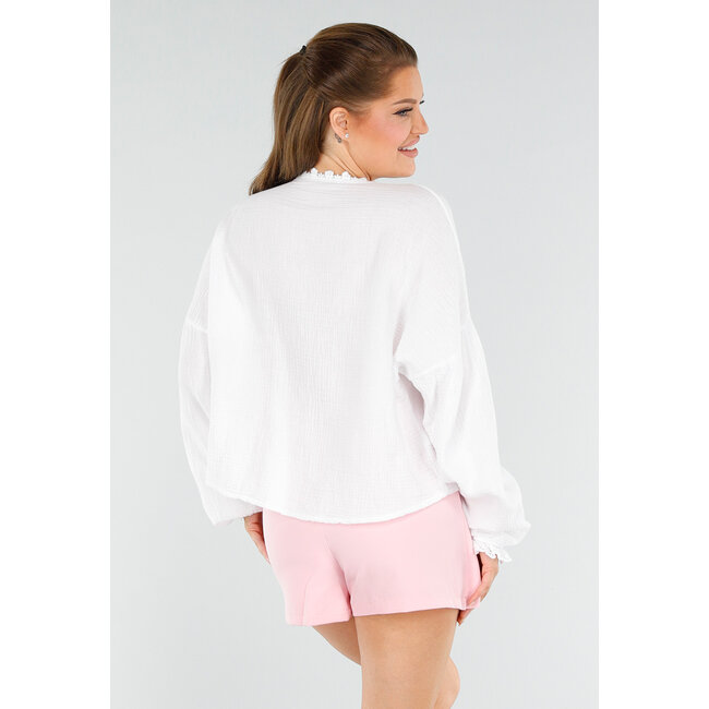 Weiße Bluse mit Kordelzugverschluss und Taschen in Herzform