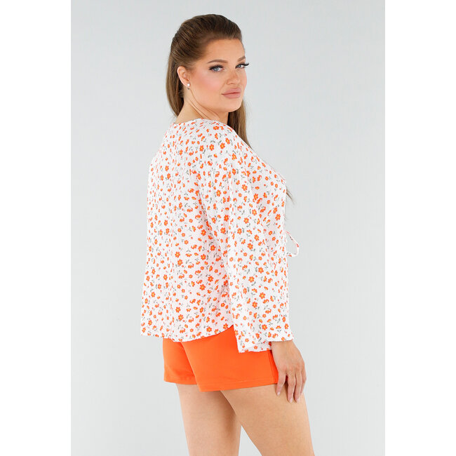 Weiße Bluse mit orangefarbenem Blumendruck und Schleife vorne