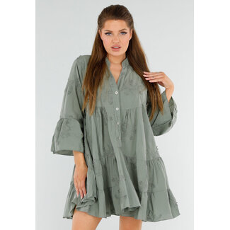 Grünes Kleid mit Knopfverschluss und Volant