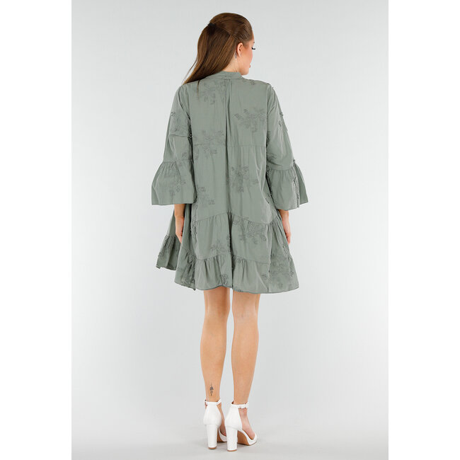 Khakifarbenes Baumwollkleid mit Stickerei, Knöpfen und halblangen Ärmeln