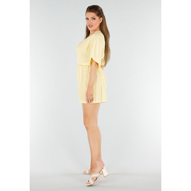 Buttergelber Playsuit mit elastischem Bund und Überschlag