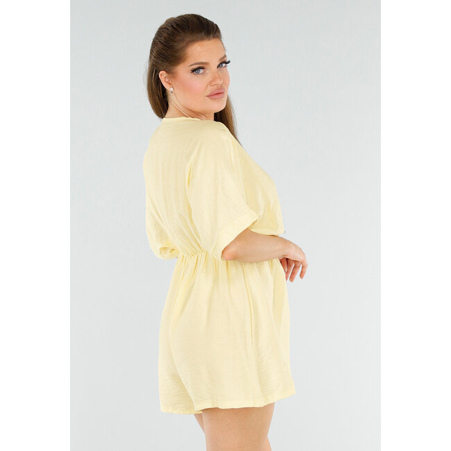 Buttergelber Playsuit mit elastischem Bund und Überschlag