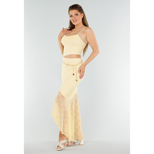 Buttergelbes zweiteiliges Set mit Spitze und asymmetrischem Rock
