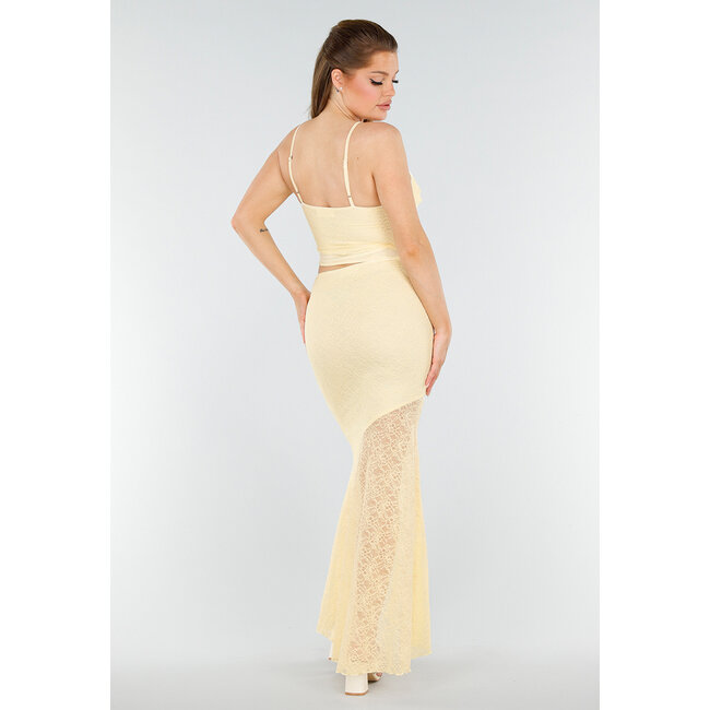 Buttergelbes zweiteiliges Set mit Spitze und asymmetrischem Rock