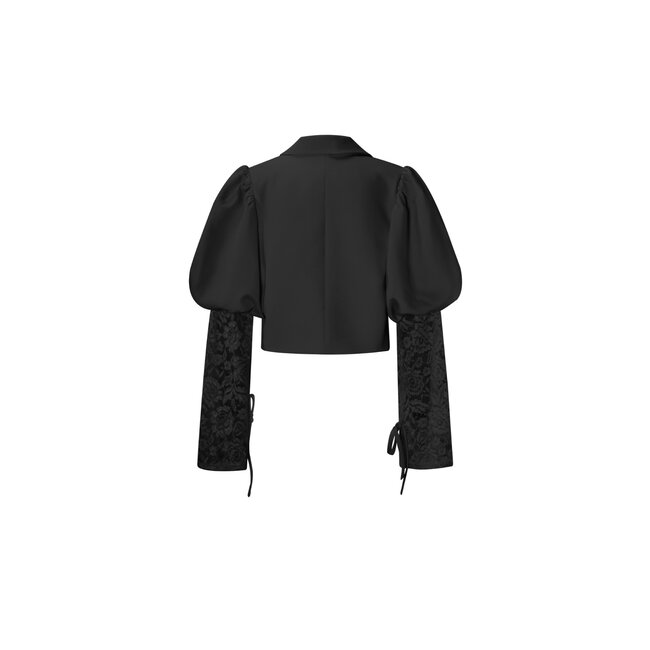Schwarzer Kurzblazer mit Spitzenärmeln und Puff-Schultern