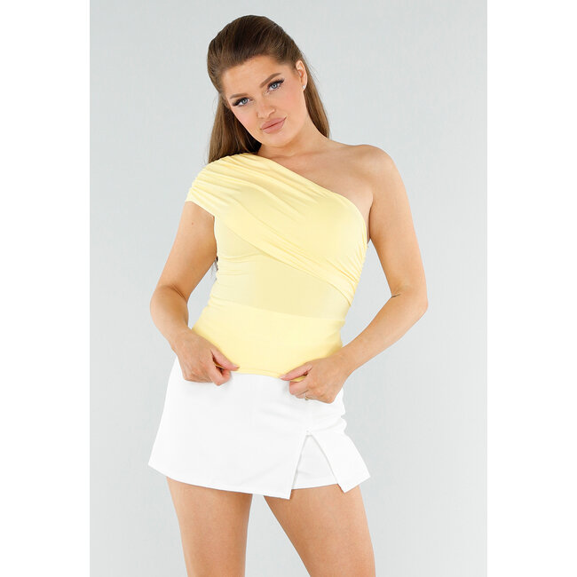 Buttergelbes One-Shoulder-Top mit Falten und Stretch