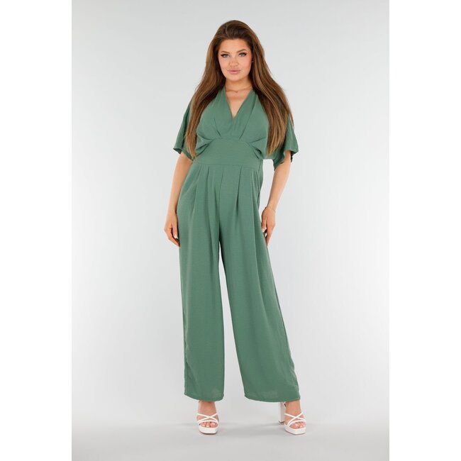 Grüner Jumpsuit mit weitem V-Ausschnitt und Schleife am Rücken