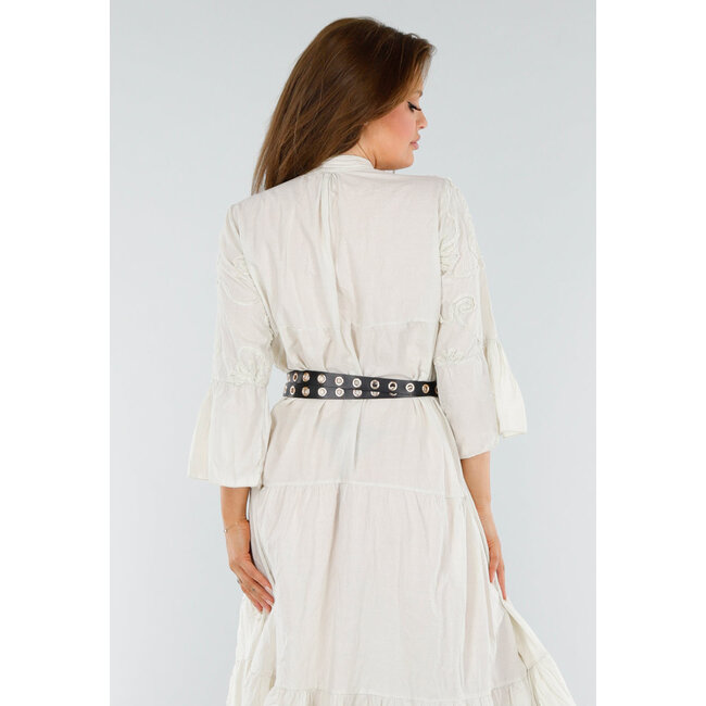 Beigefarbenes Maxikleid mit Stickerei und Trompetenärmeln in Leinenoptik