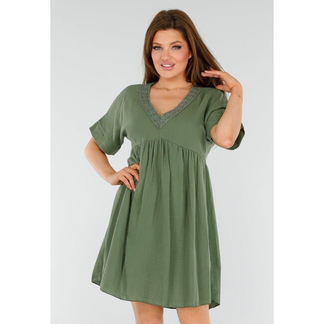 Khakifarbenes Kleid mit gesticktem V-Ausschnitt und lockerer A-Linien-Passform
