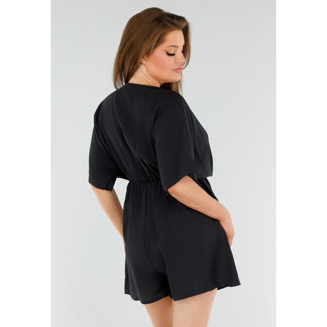 Schwarzer Playsuit mit Überschlag und kurzen Kimono-Ärmeln