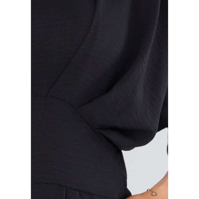 Schwarzer Jumpsuit mit weitem V-Ausschnitt und Schleifenverschluss am Rücken