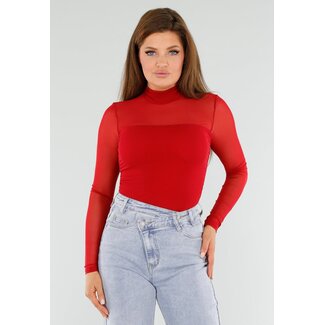Rotes Mesh-Top mit hohem Ausschnitt