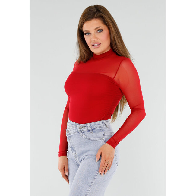Rotes Mesh-Top mit hohem Ausschnitt und langen Ärmeln