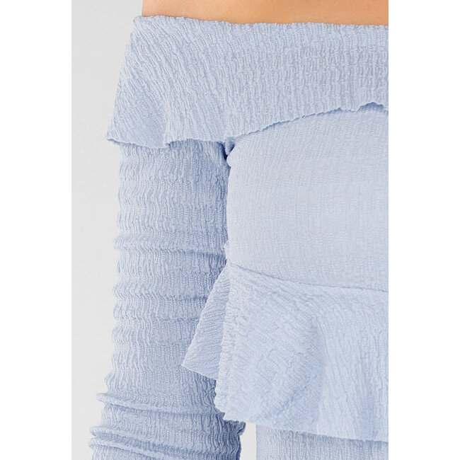 Hellblaues Off-Shoulder Kleid mit Rüschen und Stretch-Stoff
