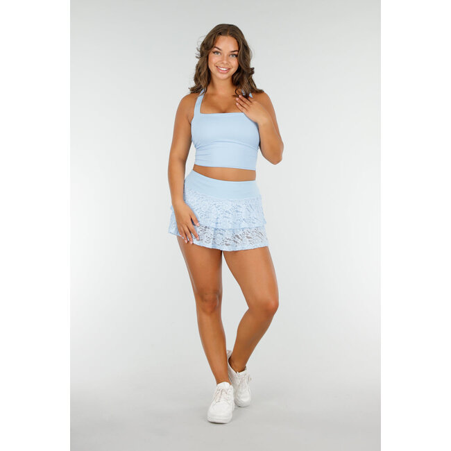 Pastellblauer Stretch-Skort mit Spitze und Rüschen