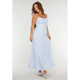 Hellblaues Maxikleid mit Trägern