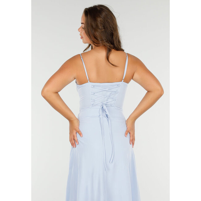 Hellblaues Maxikleid mit Spaghetti-Trägern und Schnürung