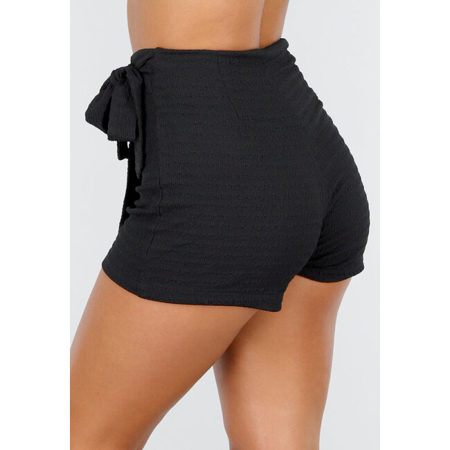Schwarzer Stretch-Skort mit Schleifenverschluss und leicht strukturiertem Material