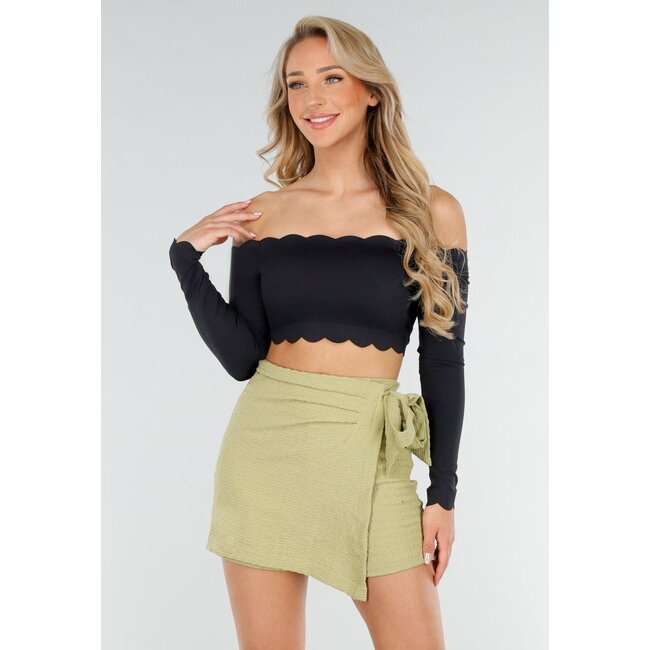 Schwarzes schulterfreies Crop-Top mit langen Ärmeln und Pads
