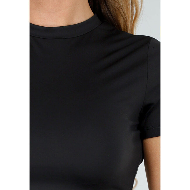 Schwarzes Sport-Top mit Rundhalsausschnitt, kurzen Ärmeln und Stretch
