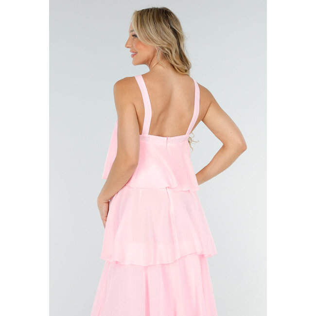 Hellrosa Langes Kleid mit Rüschen und Blumendetail am Ausschnitt