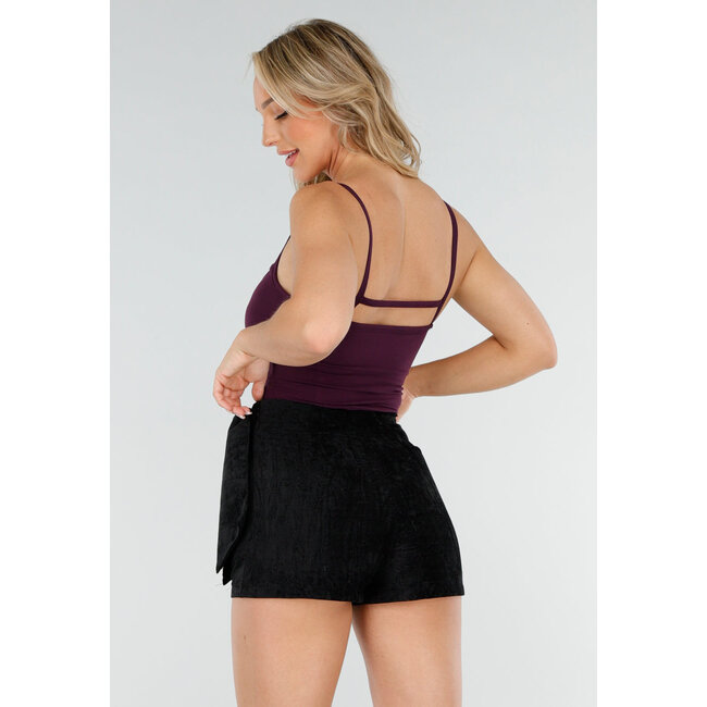 Lila ausgeschnittenes Top mit Spaghetti-Trägern und Stretch-Material