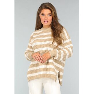 Gestrickter Pullover in Camel mit weißen Streifen