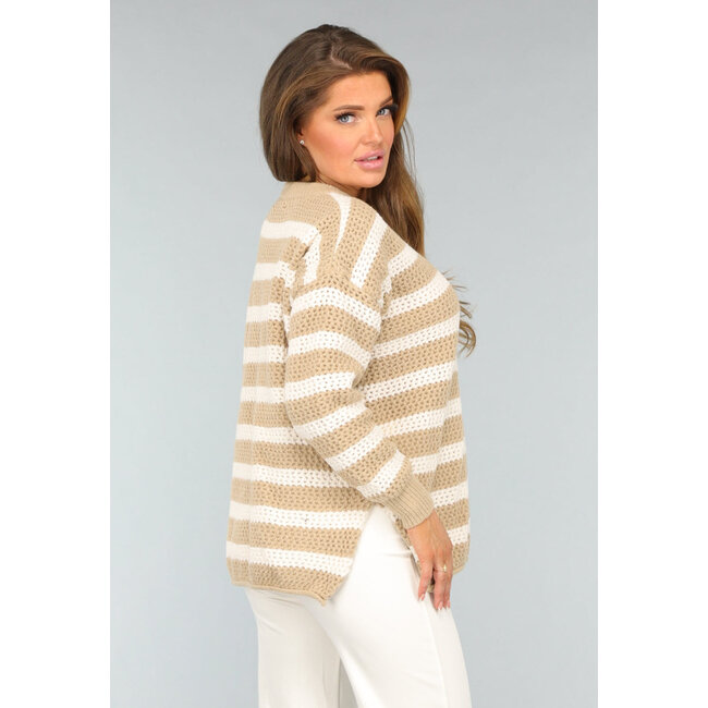 Gestrickter Pullover in Camel mit weißen Streifen