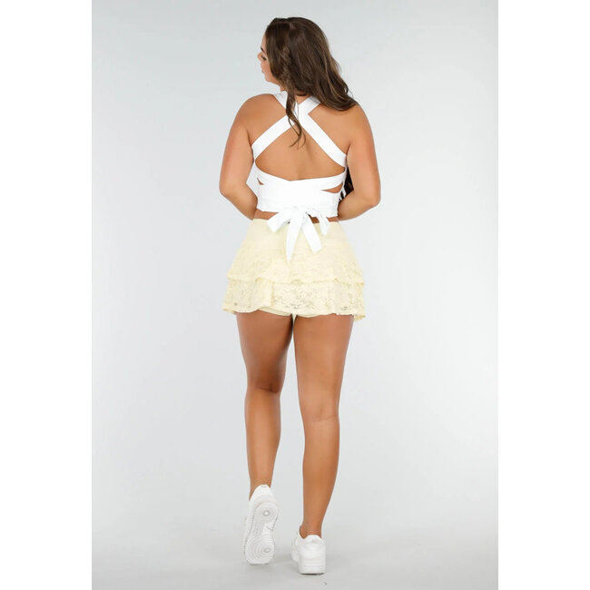 Buttergelber Skort mit Spitze und Rüschen