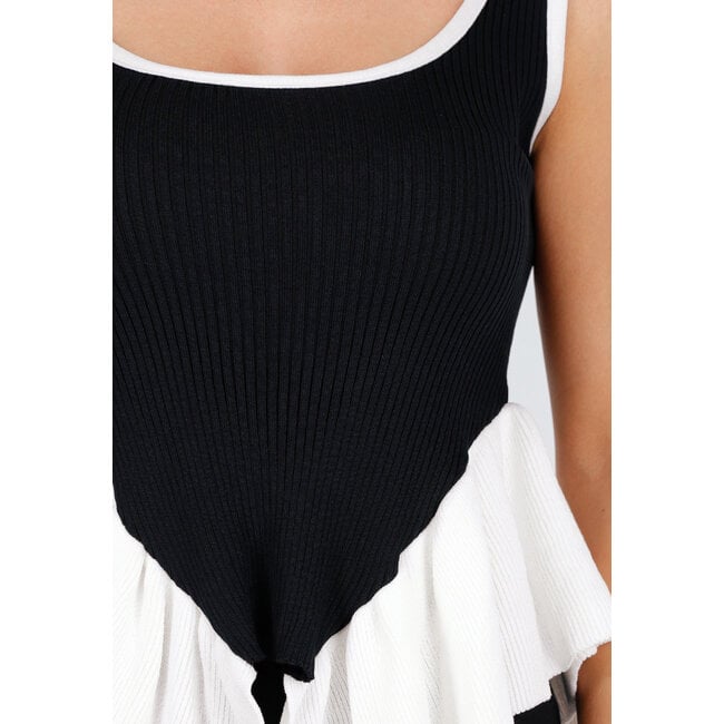 Schwarz-weißes Stretch-Top mit Rundhalsausschnitt und Rüschendetail am Saum