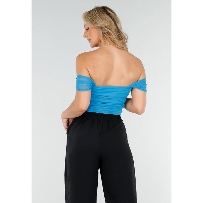 Blaues schulterfreies Mesh-Top mit Stretch- und Drapierungseffekt