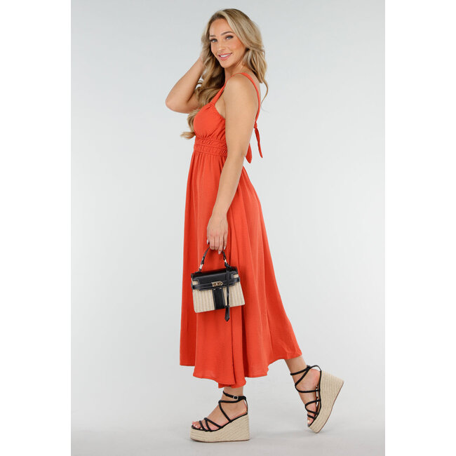 Rostfarbenes Midikleid mit verstellbaren Trägern und Stretch
