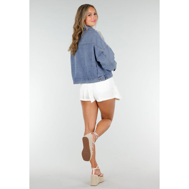 Blaue Denimjacke mit Glitzerdetails
