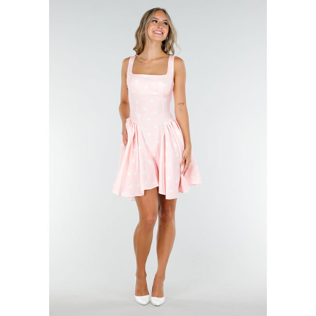Hellrosa Polkadot-Kleid mit quadratischem Ausschnitt und Schleife