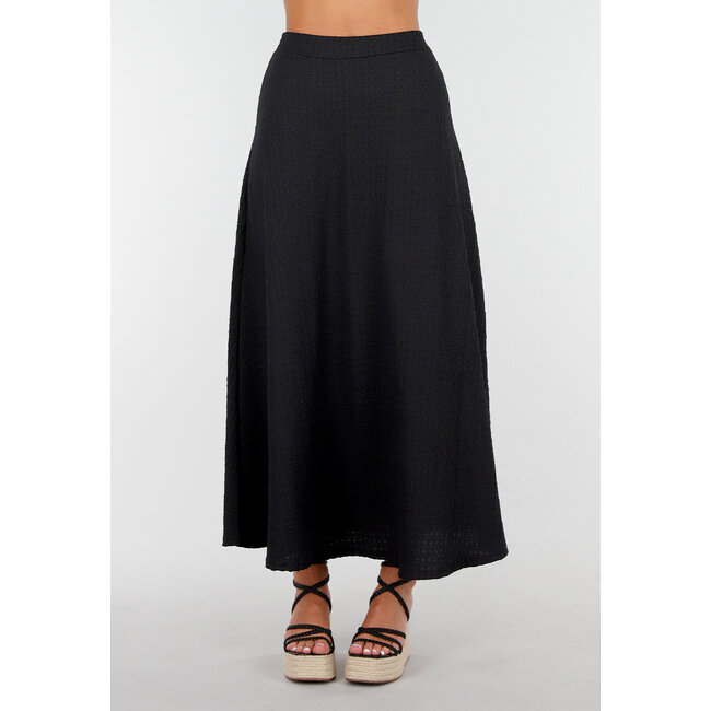 Schwarzes Maxi-Set mit hochgeschnittenem Oberteil und Stretch