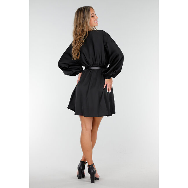 Schwarzes langärmeliges Skaterkleid aus Satin