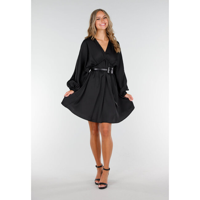 Schwarzes langärmeliges Skaterkleid aus Satin
