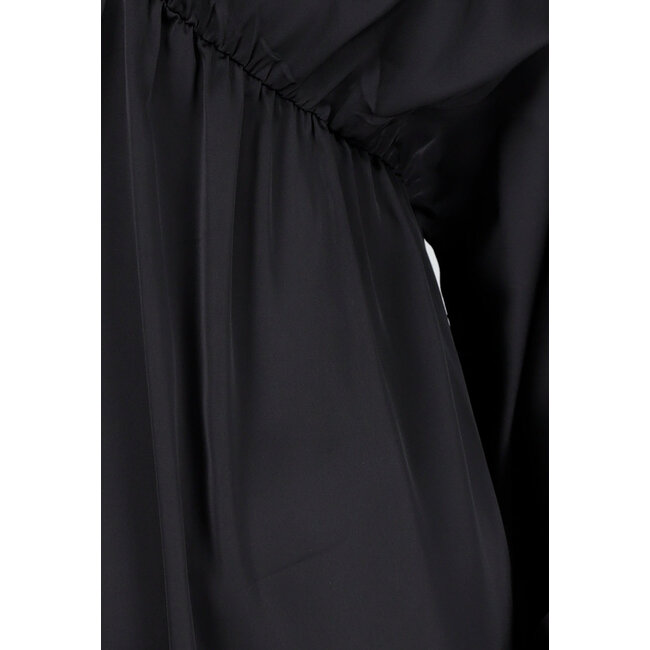 Schwarzes langärmeliges Skaterkleid aus Satin