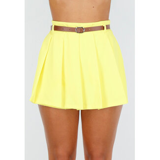 Buttergelber Skort mit Gürtel